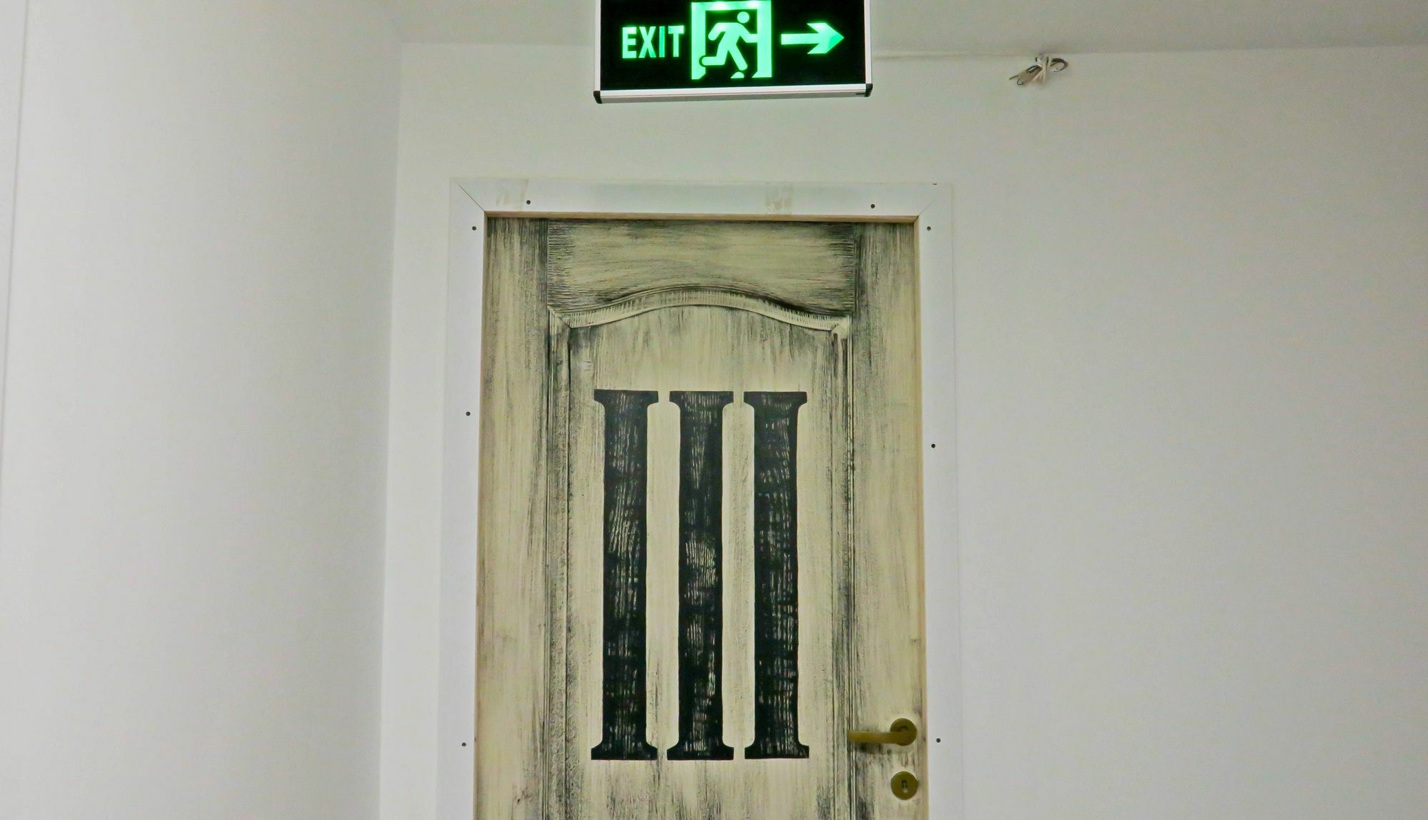 The Evil Clown Hostel Брашов Экстерьер фото